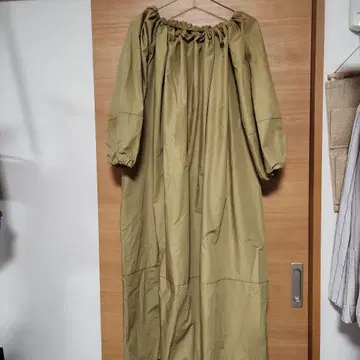 오프숄 롱 원피스 긴팔 개더