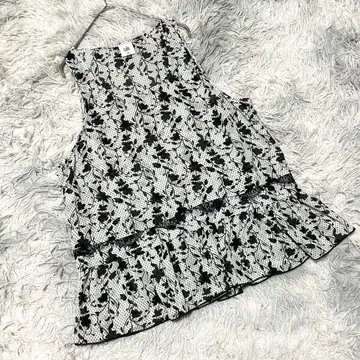 꽃무늬 올 패턴 블라우스(M) 슬리브리스 A라인 플리츠 플레어 모노톤