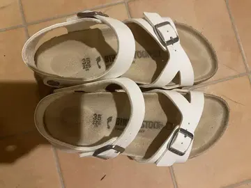 BIRKENSTOCK 화이트 샌들 35 22.5