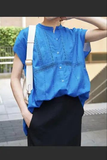 Spick & Span 자수 장식 노스 셔츠