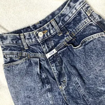 블루웨이 테이퍼드 탭 데님 케미컬 워시