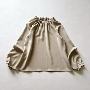 미품 에므플미에 가더넥 라그란 블라우스 S 장소매