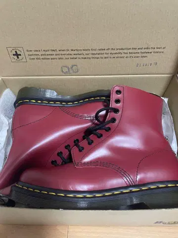 [새상품급] Dr. Martens 레드 부츠 UK 6 1460