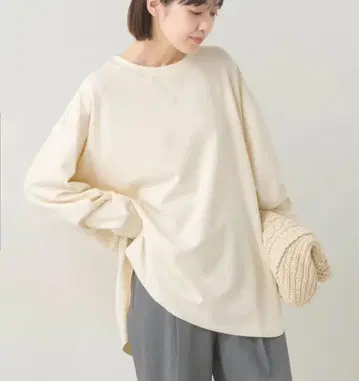 OMNES 컷 조젯 가제트 밑단 라운드 풀오버 배 껍질
