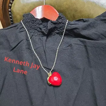 케네스 제이 레인 빨간 사과 펜던트 목걸이