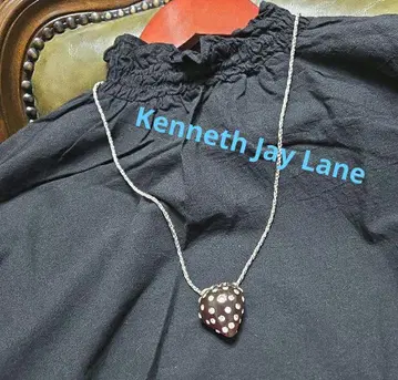 케네스 제이 레인 이치고 모양 펜던트 목걸이 퍼플