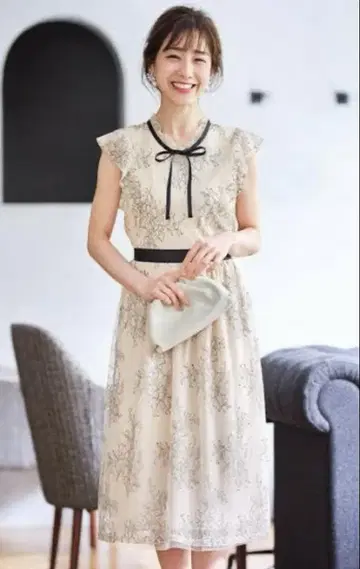 tocco closet 작은 프릴 목선 꽃 레이스 원피스