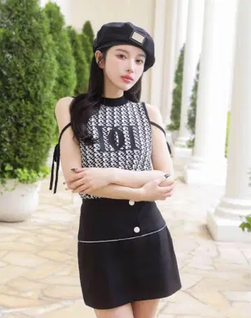 darich 다리치 DD 로고 믹스 슬리브리스 니트탑