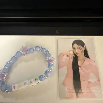 YUNAH 러버 밴드와 트레이딩 카드 세트
