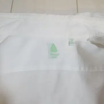 피나모레 화이트 셔츠