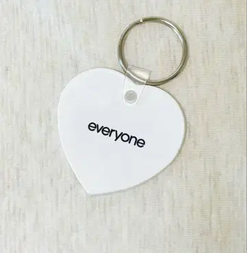 새상품 everyone rubber keychain Heart 화이트