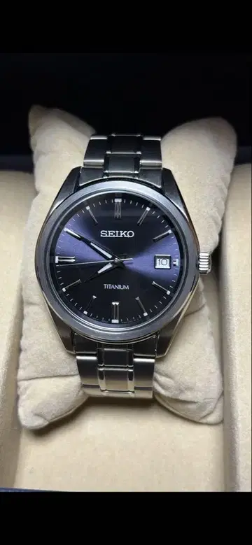 SEIKO 해외 모델 쿼츠 티타늄 다이얼 다크 네이비 SUR373P1