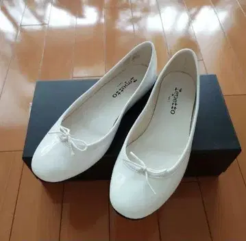 새상품 Repetto 화이트 에나멜 플랫슈즈 37