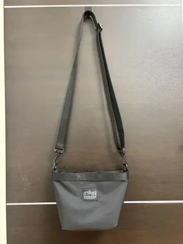 맨해튼 포티지 블랙 라벨 숄더백 캠든