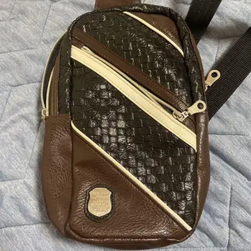 브라운 땋은 디자인 가방