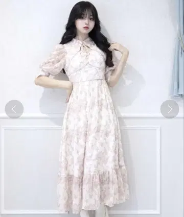 [ TITTY&CO. ] 트왈 드 주이 데콜테 오픈 플레어 원피스 핑크