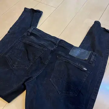 G-STAR RAW 블랙 데님 슬림 핏 구제 의류