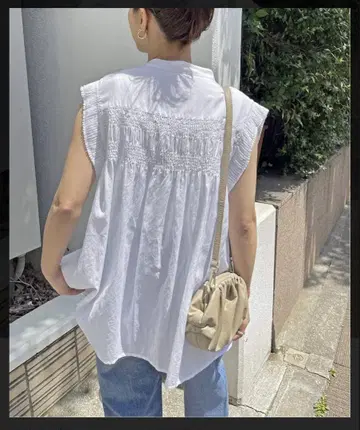 스픽 앤 스팬 셔링 노스 블라우스