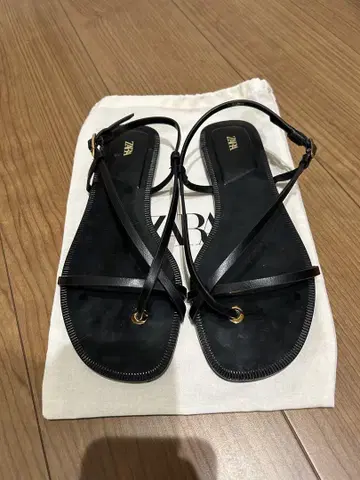 ZARA 블랙 플랫 샌들 38 사이즈