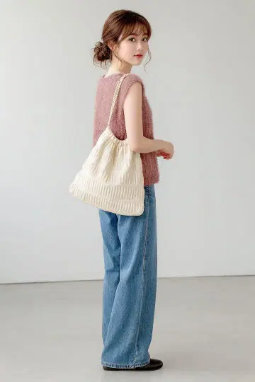 미사용 새상품 어라운드 파우치 포함 개더 체인 백 아이보리