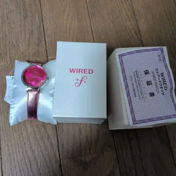 WIRED 핑크 벚꽃 디자인 시계