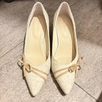 RANDA 크림 3E 폭넓은 리본 펌프스 22.5cm