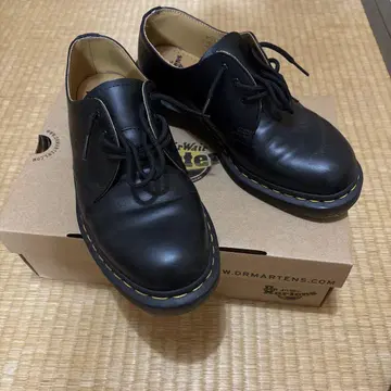 닥터 마틴스 블랙 레이스업 슈즈