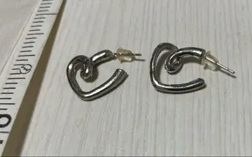 실버 하트 모양 메탈 귀걸이