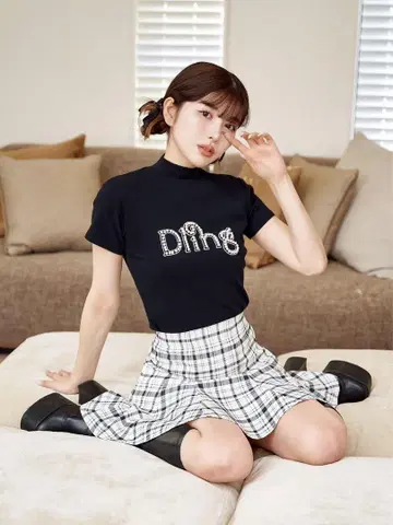 다리치 그래픽 진주 티셔츠