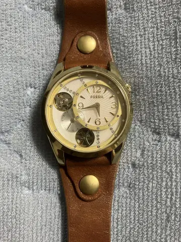 FOSSIL 아이보리 다이얼 시계