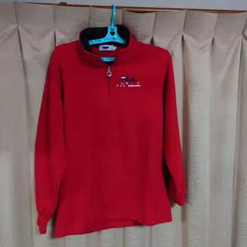 FILA 빨간색 지퍼 업 트레이너 M