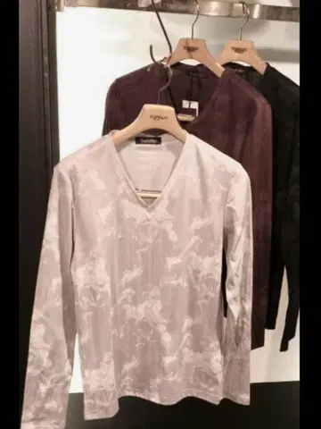 토르나도 마트 스모크 라커 프린트 장소매 컷소