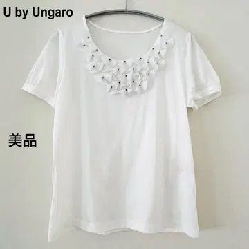 미품 U by Ungaro 일본제 꽃 모티프 장식 티셔츠 흰색