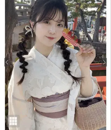 백색 꽃무늬 유카타와 벨트 세트