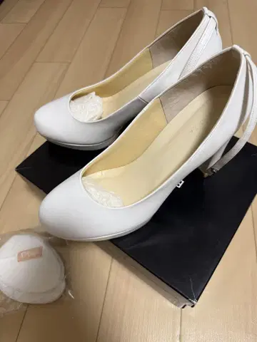 결혼식 와이드 힐 화이트