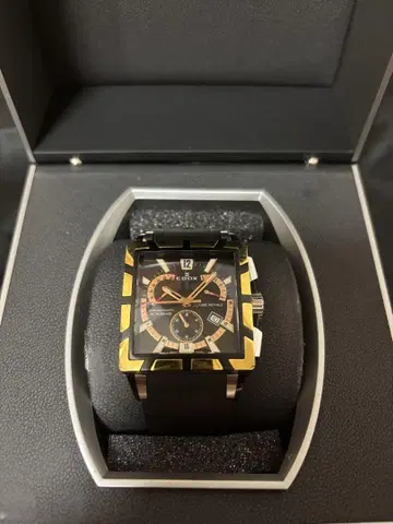 EDOX 에드 클래스 로열 레트로그레이드 크로노그래프 쿼츠