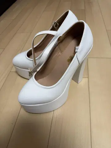 화이트 스트랩 하이힐 14.5cm