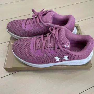 Under Armour 핑크 스니커즈 25cm