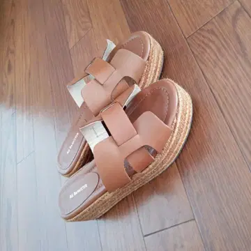 Au BANNISTER 오바니스터 주트 밑창 샌들 22.5~23cm