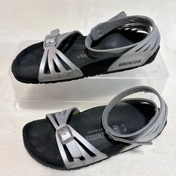 BIRKENSTOCK 실버 스트랩 샌들 39