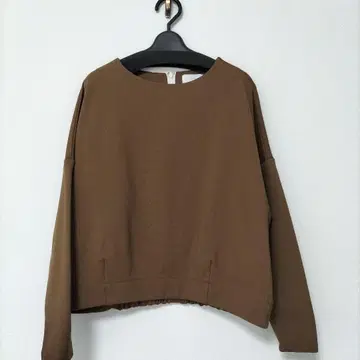 새상품*미사용 CYAN 카멜 긴팔 상의 F 사이즈