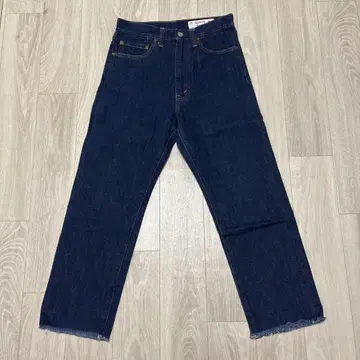 아메리칸 스타일의 자른 끝 처리 데님