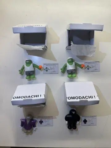 The TOMODACHI 캐릭터 피규어 세트