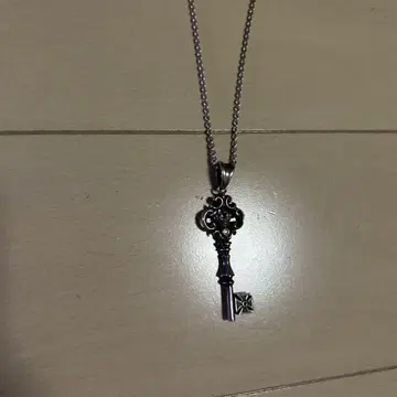 저스틴 데이비스 키 펜던트 목걸이