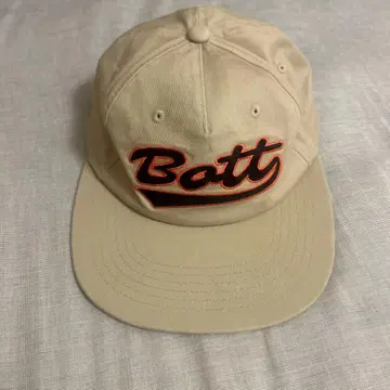 BOTT 베이지색 자수 로고 캡