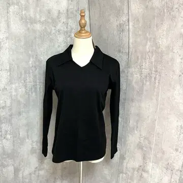 신품 미사용 라리비에 V넥 칼라 장식 심플 무지 컷소 깔끔하고 고급스러운