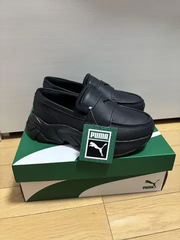 [새상품 미사용] PUMA 블랙 로퍼