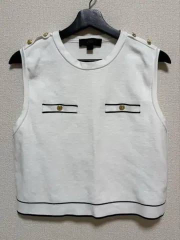 신품 ZARA 화이트 노스 톱