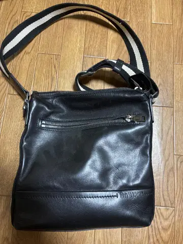 BALLY 블랙 레더 숄더백
