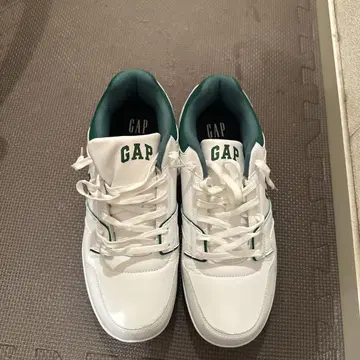 GAP 화이트 그린 스니커즈